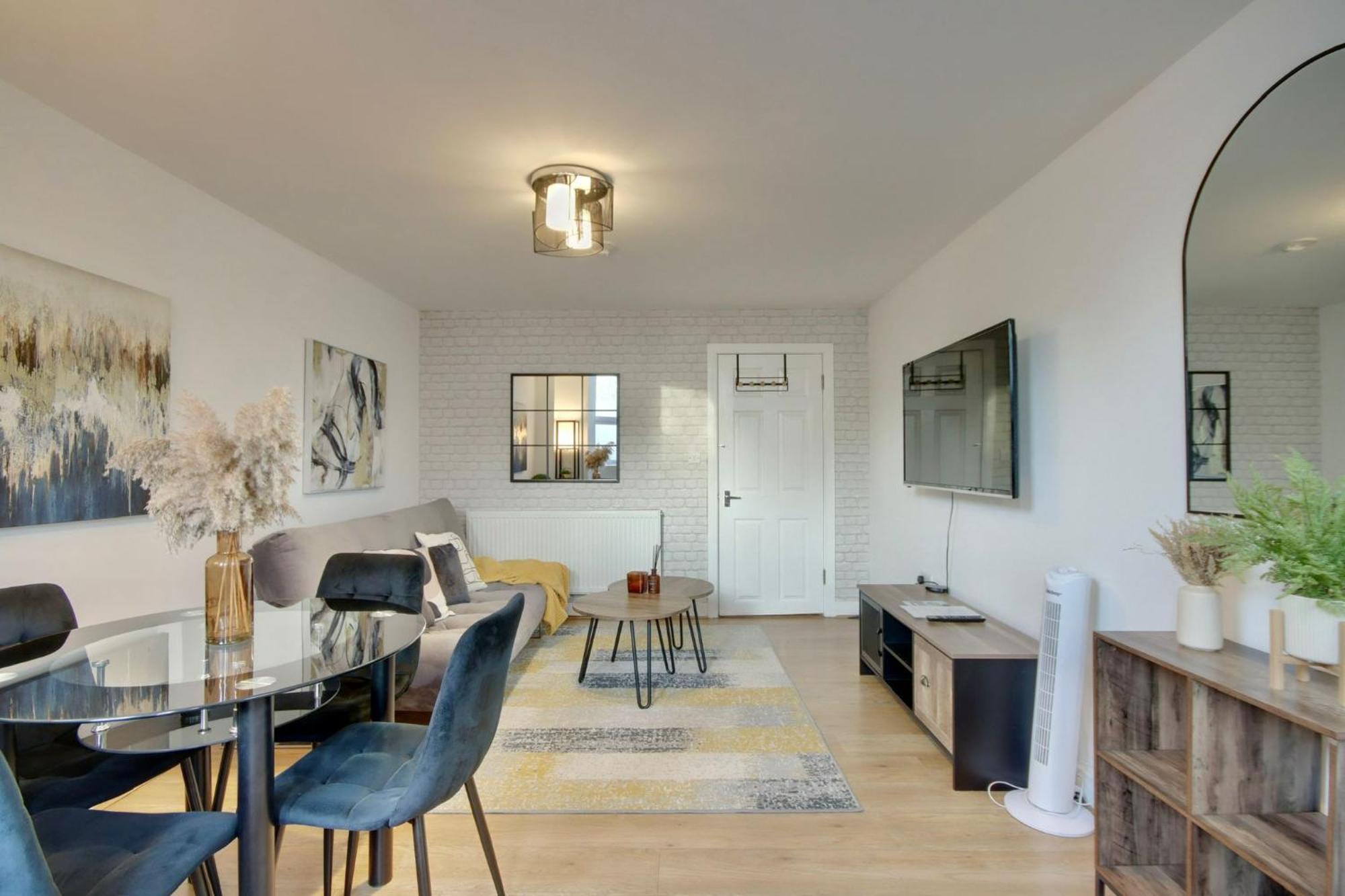 פורטסמות' Southsea Getaway Apartment With Pool Table And Hot Tub מראה חיצוני תמונה