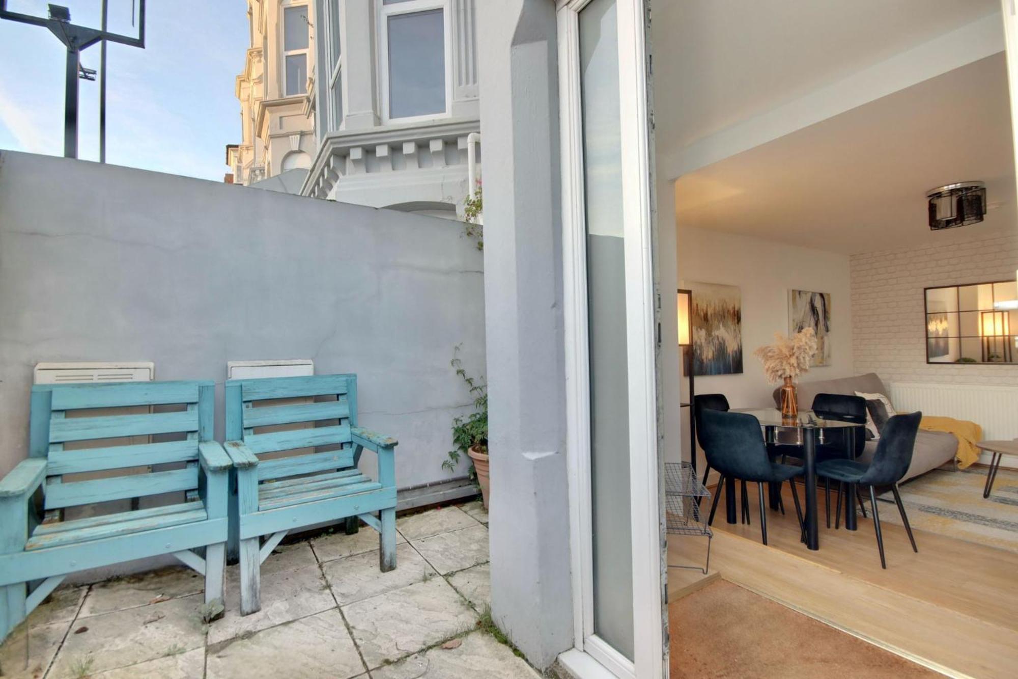 פורטסמות' Southsea Getaway Apartment With Pool Table And Hot Tub מראה חיצוני תמונה