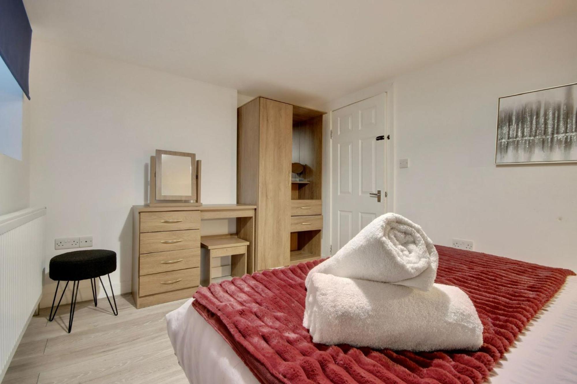 פורטסמות' Southsea Getaway Apartment With Pool Table And Hot Tub מראה חיצוני תמונה