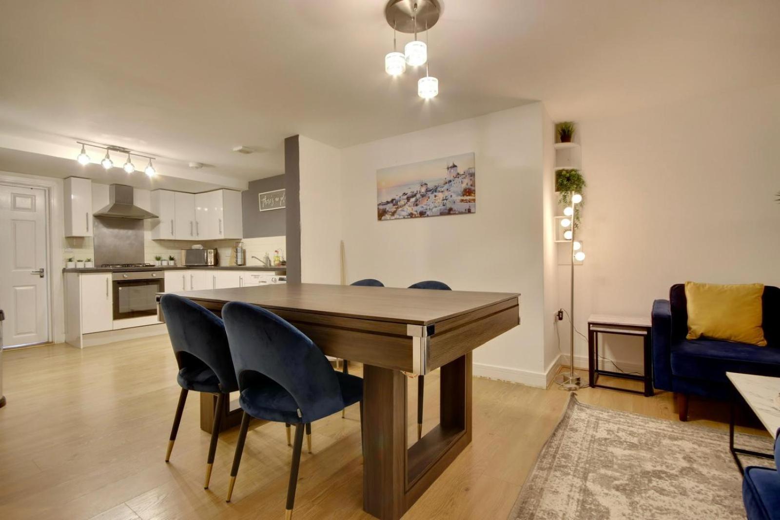 פורטסמות' Southsea Getaway Apartment With Pool Table And Hot Tub מראה חיצוני תמונה