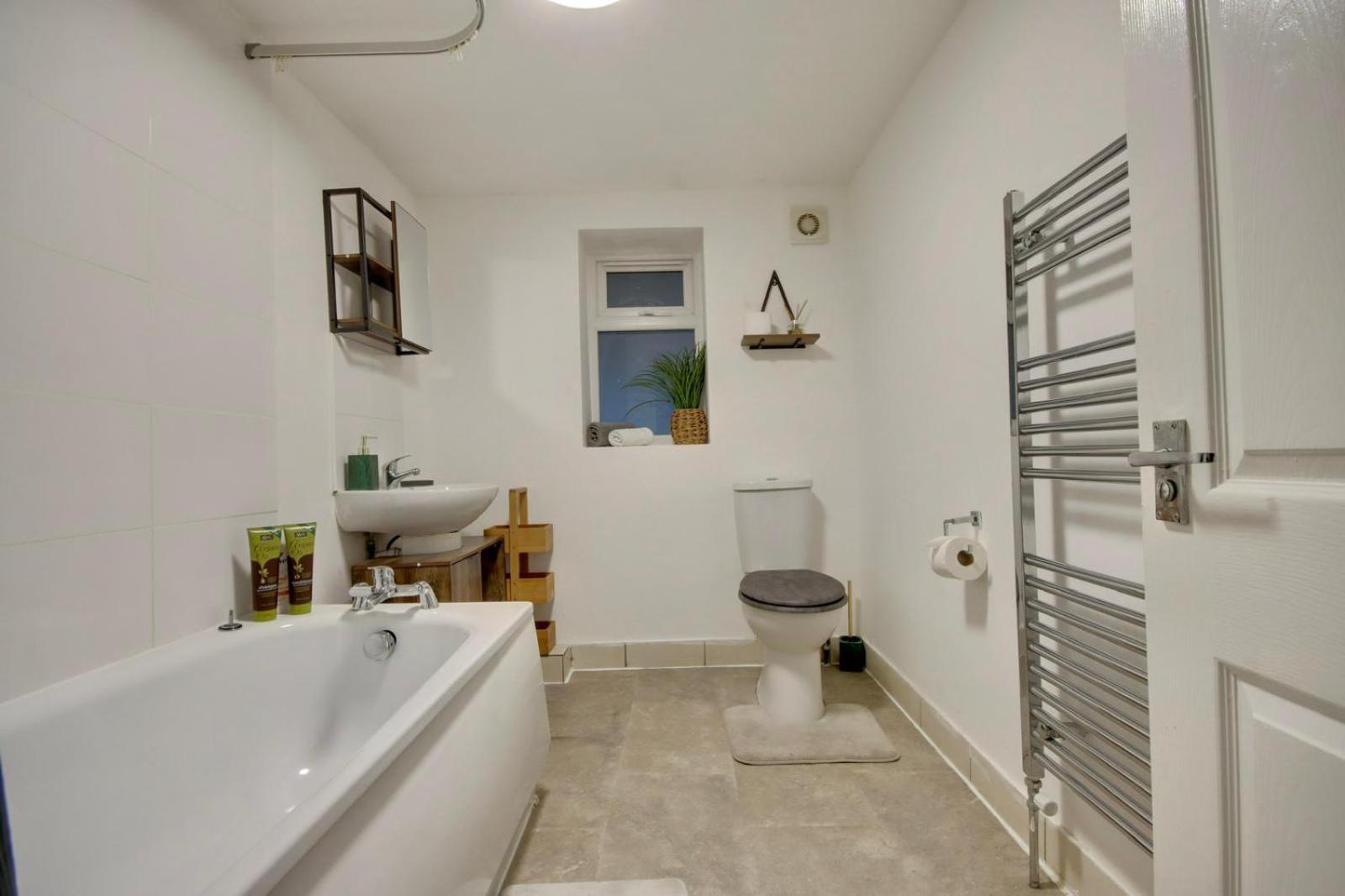 פורטסמות' Southsea Getaway Apartment With Pool Table And Hot Tub מראה חיצוני תמונה