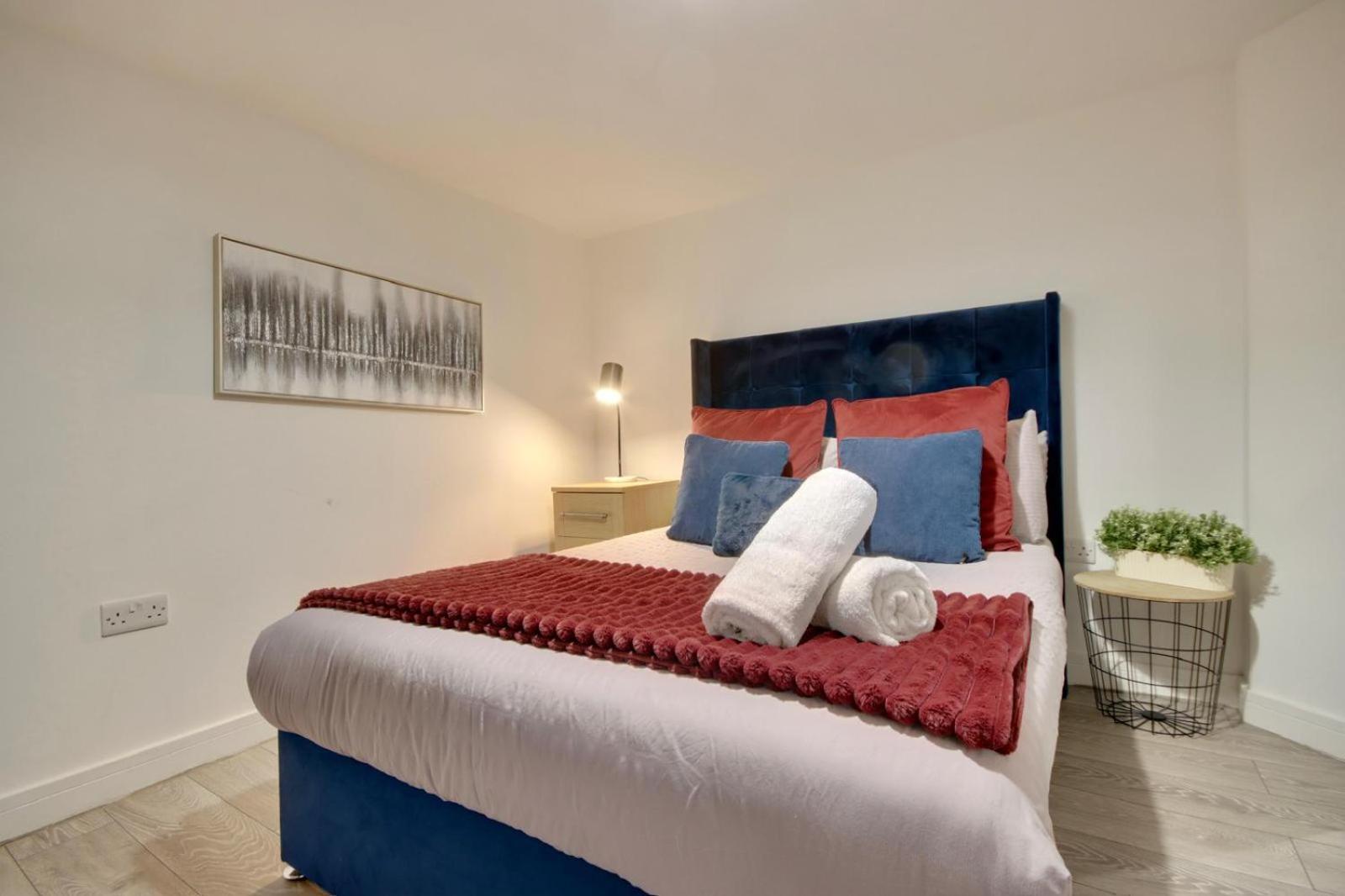 פורטסמות' Southsea Getaway Apartment With Pool Table And Hot Tub מראה חיצוני תמונה